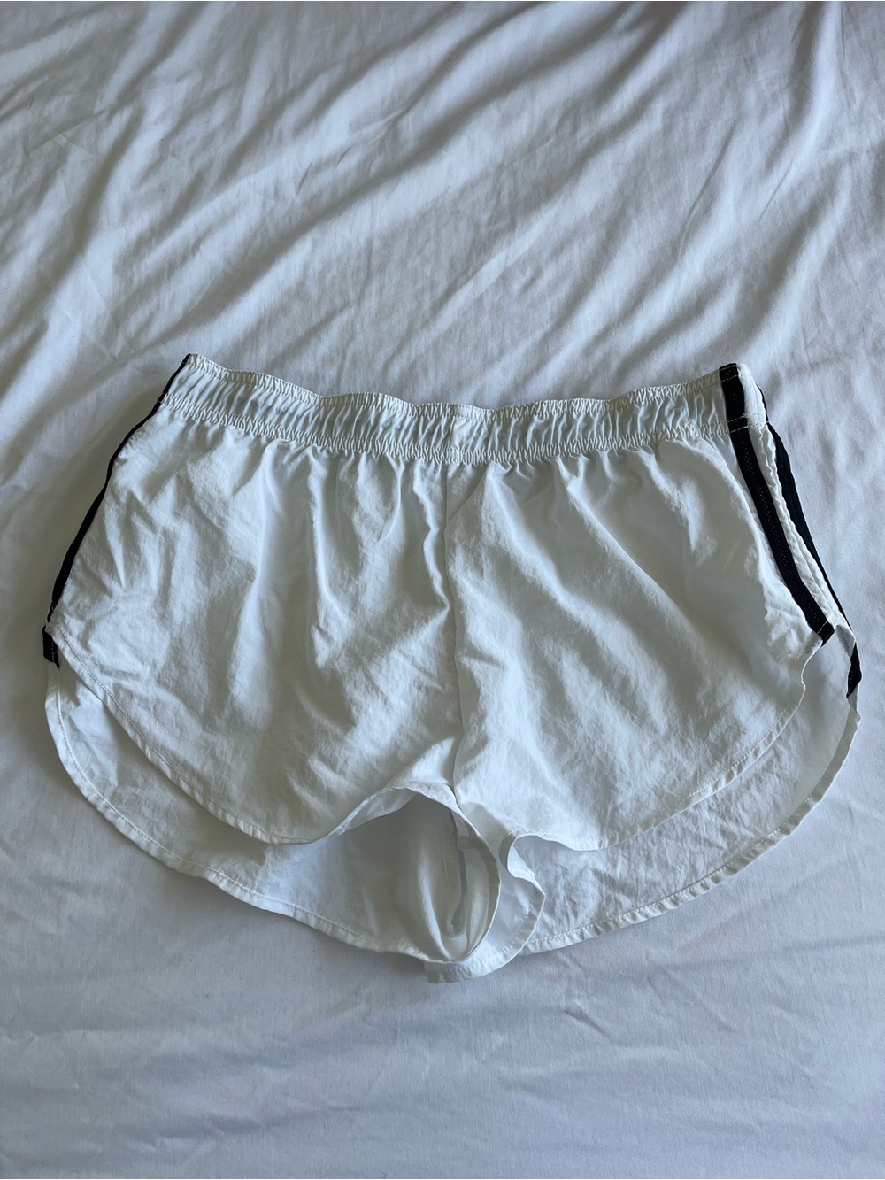 Aritzia TNA size medium White athletic Shorts with Black Side Trim
